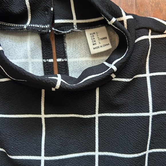 Black and White Grid Pattern Dress - Picture 5 of 7